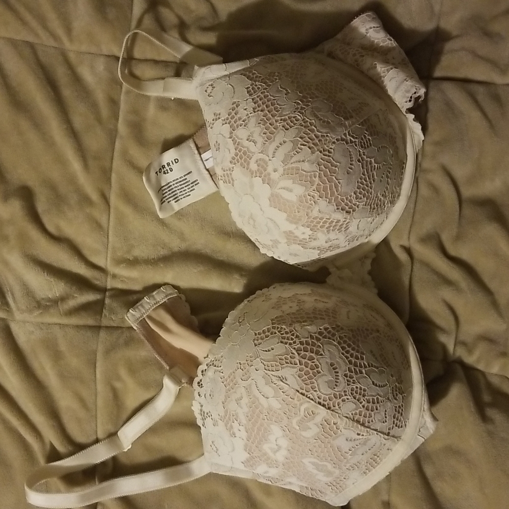 Torrid 42D Pink Bra with Cream Lace Overlay